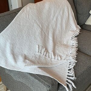 Potterybarn white textured cotton throw blanket .